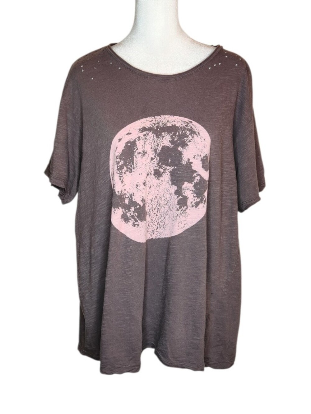 Magnolia Pearl Love Supply Strawberry Moon Charcoal Gray Distressed Tee OS